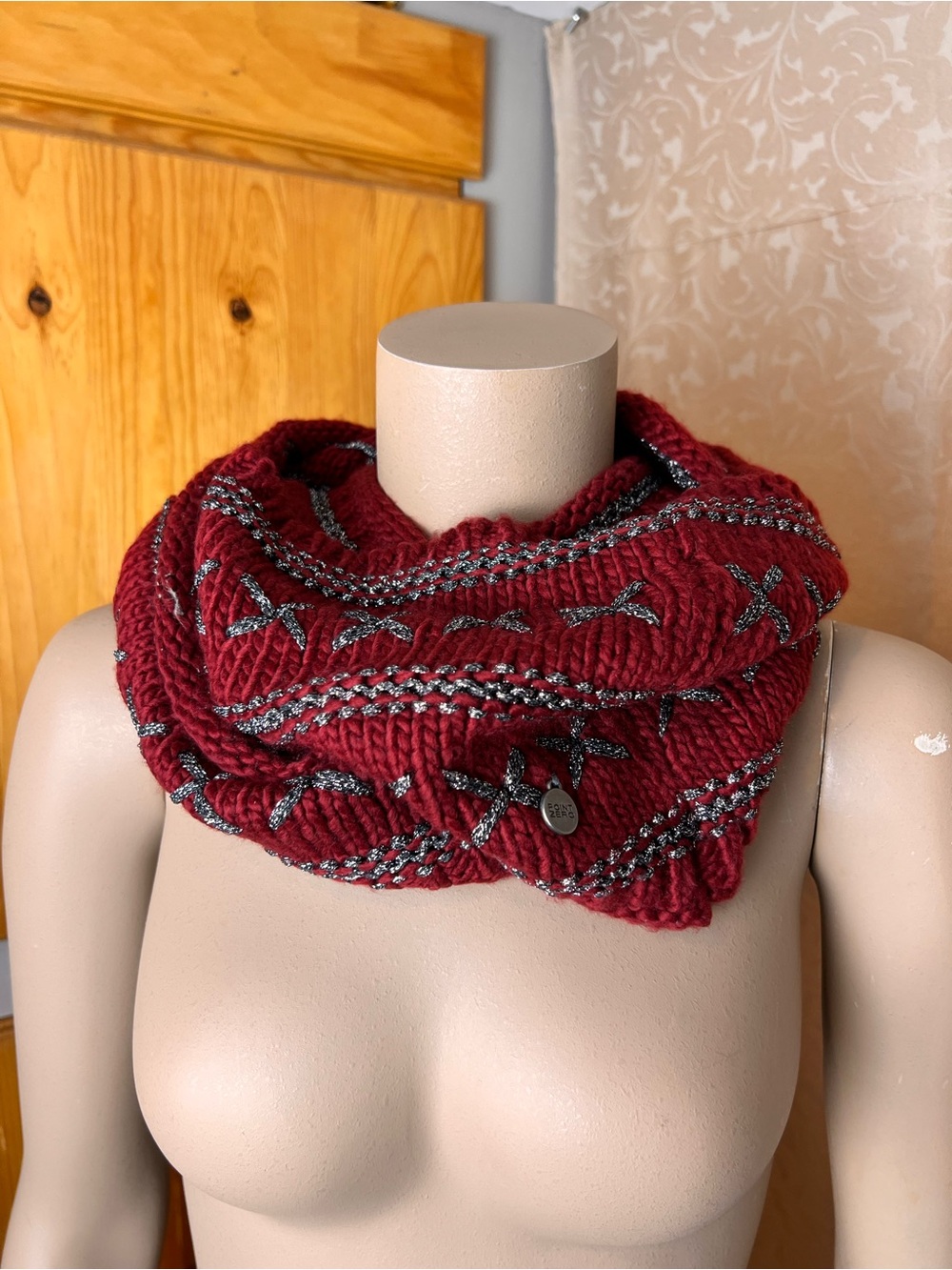 POINT ZERO Deep Red Thick-Knit Infinity Scarf with Metallic Thread Pattern